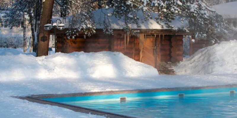 Hivernage actif ou passif piscine : les 5 erreurs à éviter